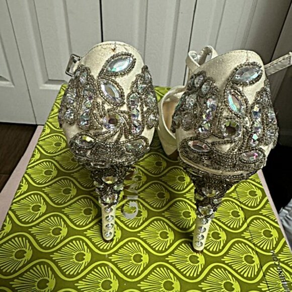 Gianni Bini White Geneva Heels US 7.5 - Picture 4 of 8